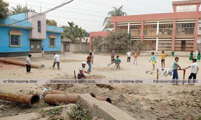 বন্দরে স্কুলের মাঠ কেটে ড্রেজার পাইপ